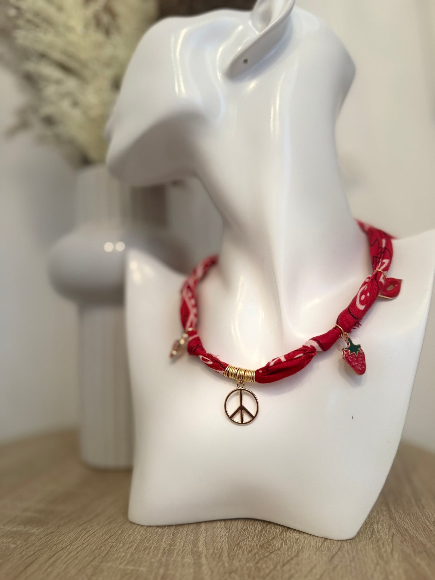CHARM BANDANA NECKLACE